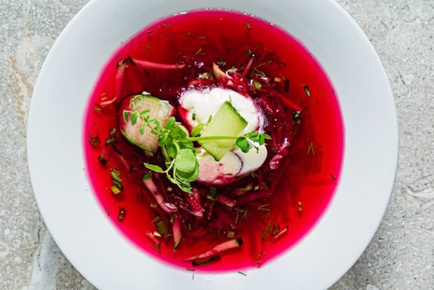 Cold Ukrainian borscht 