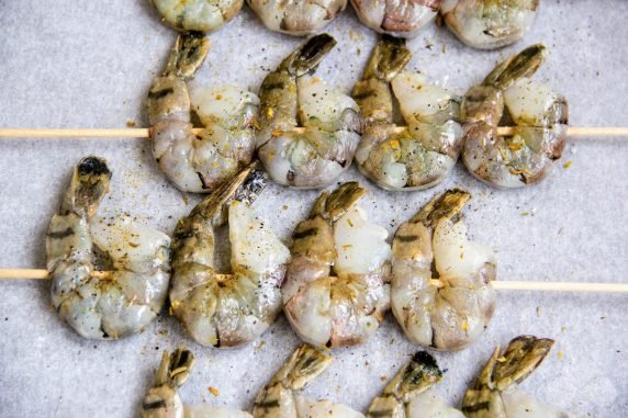 Shrimp in the oven on skewers: photo of recipe preparation, step 3