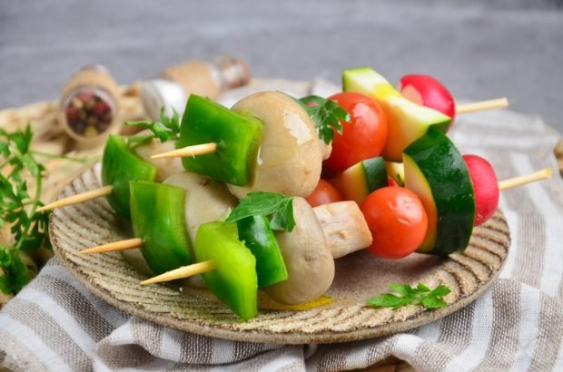 Fresh vegetables with mushrooms on skewers – a simple and delicious recipe with photos (step by step)