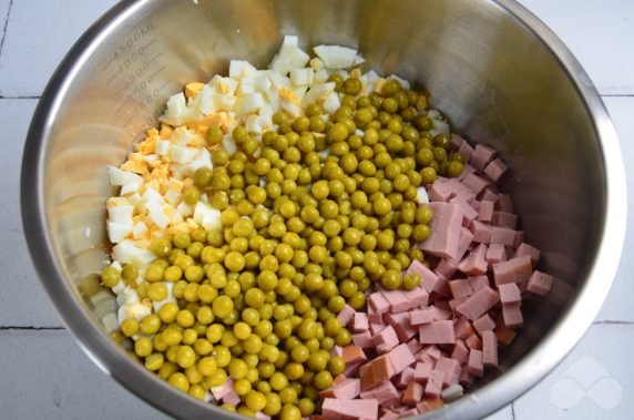 Olivier in tartlets: photo of recipe preparation, step 1