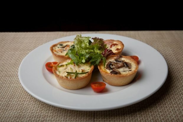 Julienne in tartlets in the oven – a simple and delicious recipe how to cook step by step