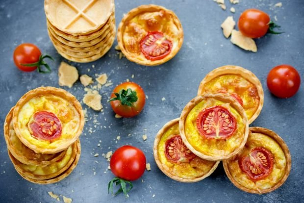Pizza in tartlets is a simple and delicious recipe, how to cook step by step