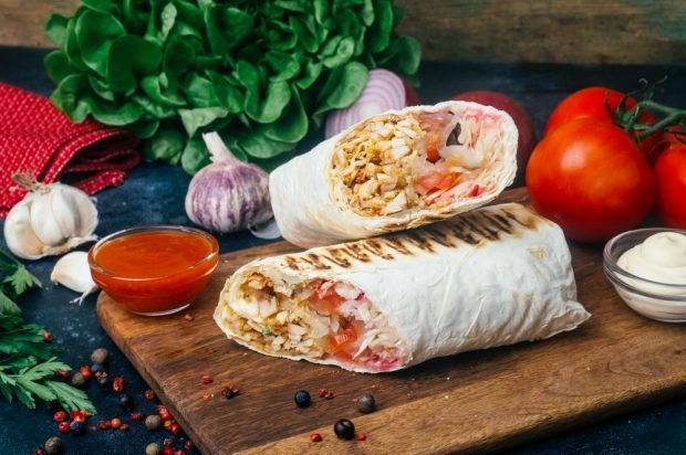 Homemade shawarma with chicken and vegetables is a simple and delicious recipe, how to cook step by step