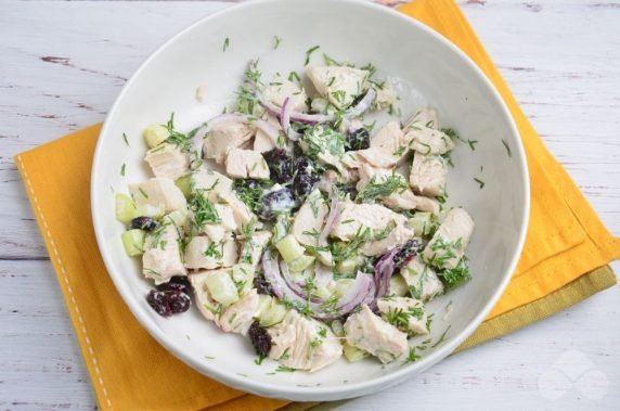 Meat salad with chicken, celery and dried cranberries: photo of recipe preparation, step 3