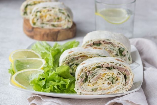 Tuna roll in lavash 