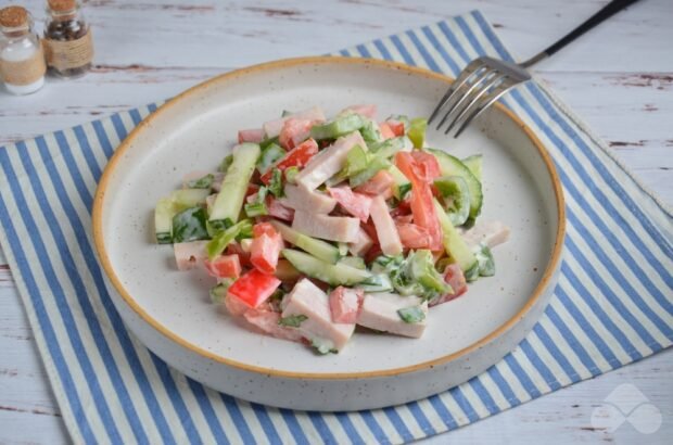 Salad with fresh vegetables and ham