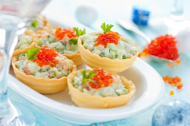 Avocado with shrimp in tartlets