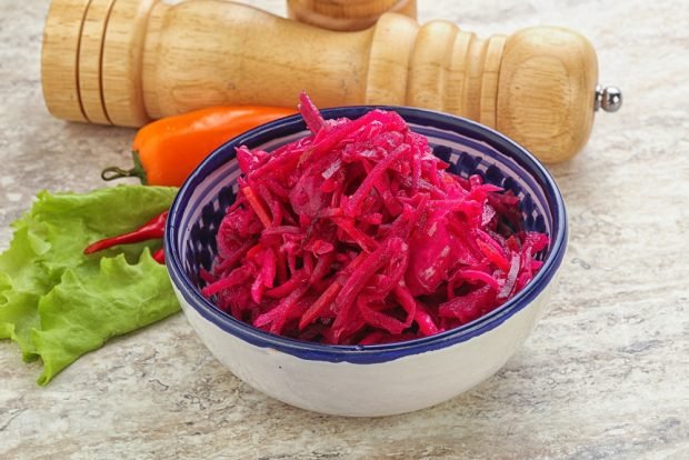 Korean cabbage with beetroot