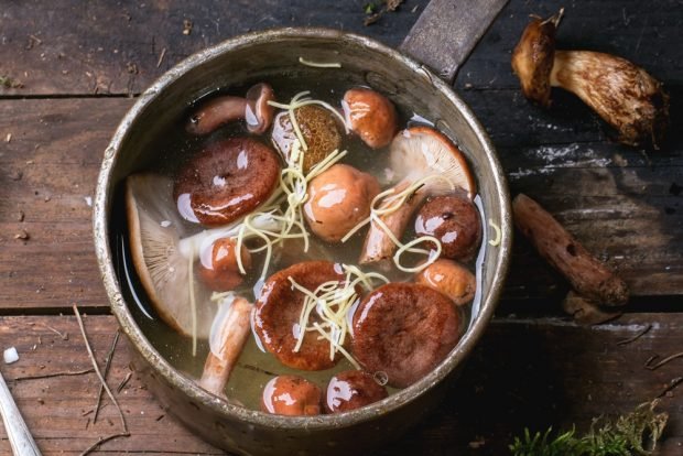 Wild mushroom broth 