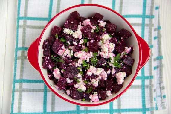 Salad with beetroot and cottage cheese: photo of recipe preparation, step 3