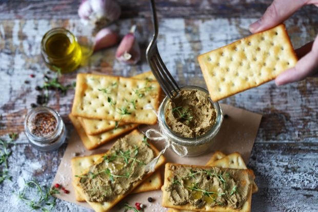 Chicken liver pate with mushrooms 