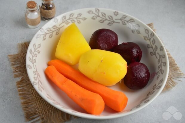 Vinaigrette with pickled mushrooms: photo of recipe preparation, step 1