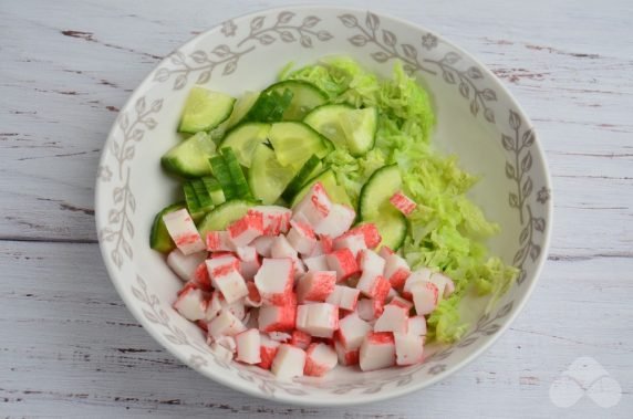 Crab salad with tender Peking cabbage: photo of recipe preparation, step 3