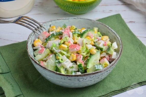 Crab salad with tender Peking cabbage: photo of recipe preparation, step 4