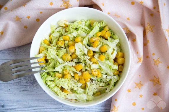 Quick Peking cabbage salad: photo of recipe preparation, step 4