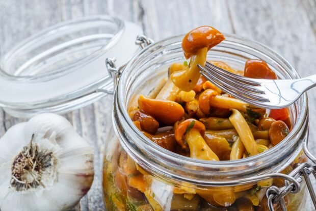 Pickled honey mushrooms