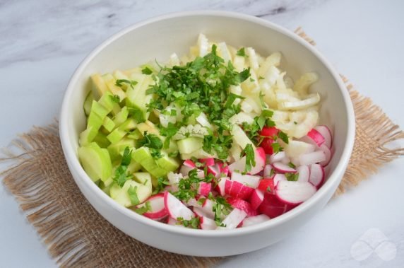 Salad with celery, apples and radishes: photo of recipe preparation, step 3