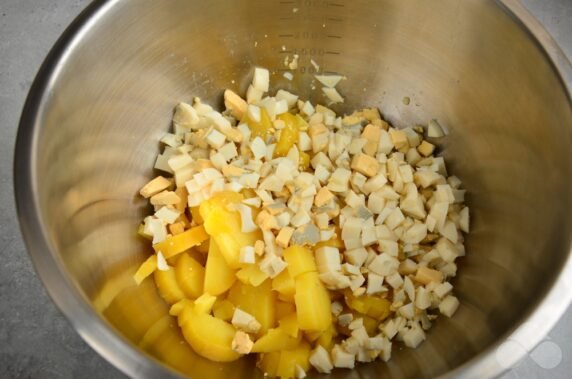 Olivier with chicken fillet without carrots: photo of recipe preparation, step 2