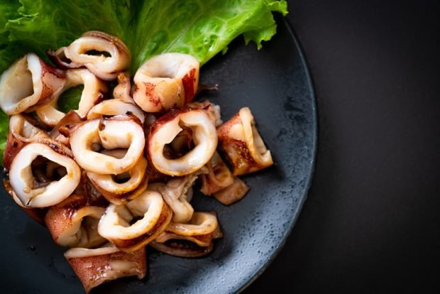 Rings of squid on the grill