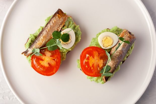 Sandwiches with sprats and tomatoes – a simple and delicious recipe, how to cook step by step