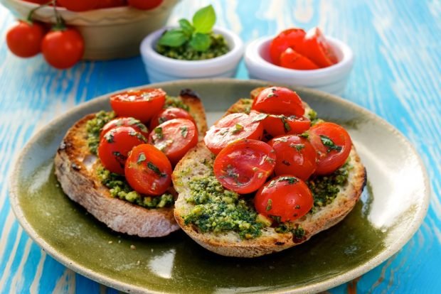 Pesto sandwiches