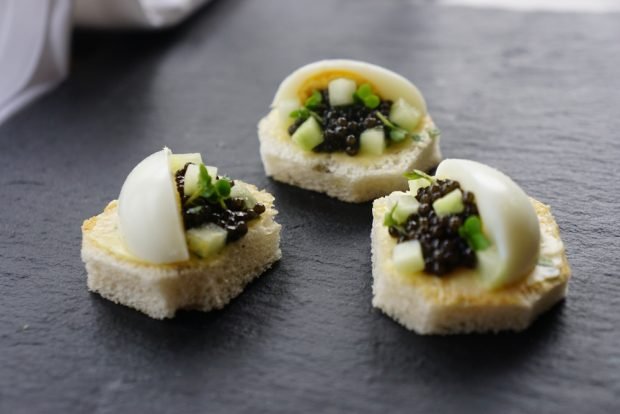 Canapes with quail eggs and caviar 