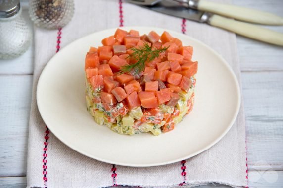 Salad of red fish, potatoes and carrots: photo of recipe preparation, step 5