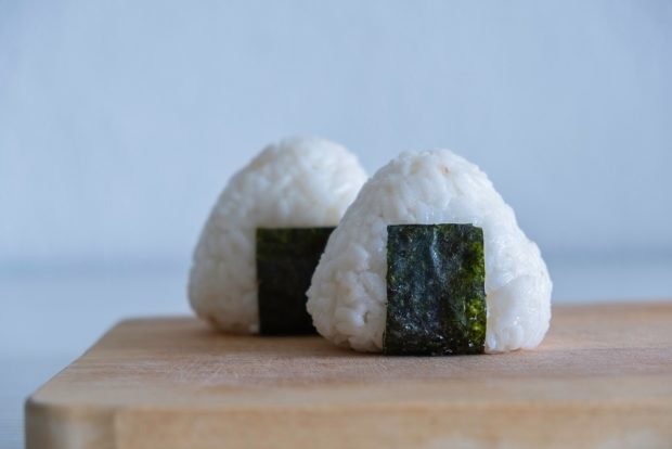 Onigiri without fish – a simple and delicious recipe, how to cook step by step