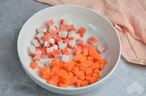 Minimalistic crab salad: photo of recipe preparation, step 1