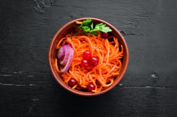 Korean carrots with cranberries and onions