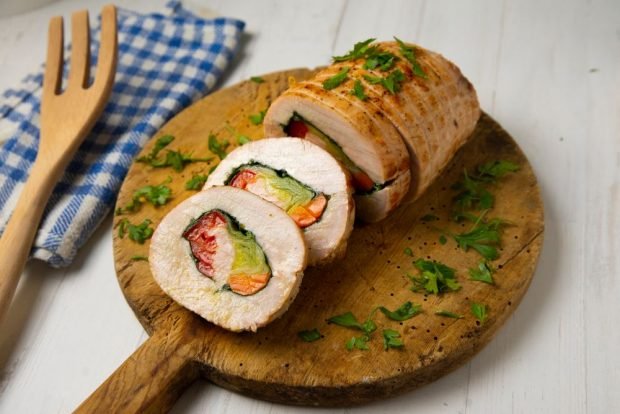 Turkey roll is a simple and delicious recipe, how to cook step by step