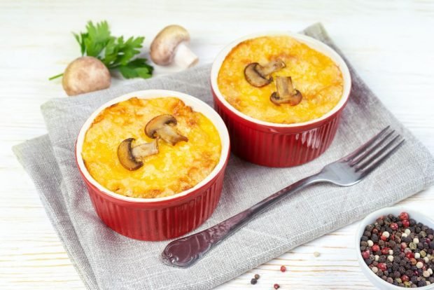 Julienne with mushrooms and cheese is a simple and delicious recipe, how to cook step by step