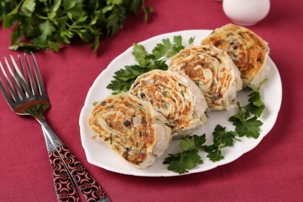 Minced meat loaf in lavash in the oven