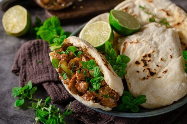 Shawarma with pork and mint in Greek