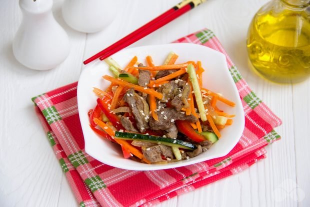 Korean salad with beef and vegetables