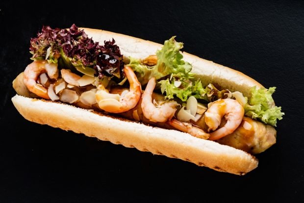 Hot dog with chicken sausage, shrimp and almond flakes - a simple and delicious recipe how to cook step by step