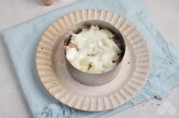 Herring under a fur coat without mayonnaise: photo of recipe preparation, step 5