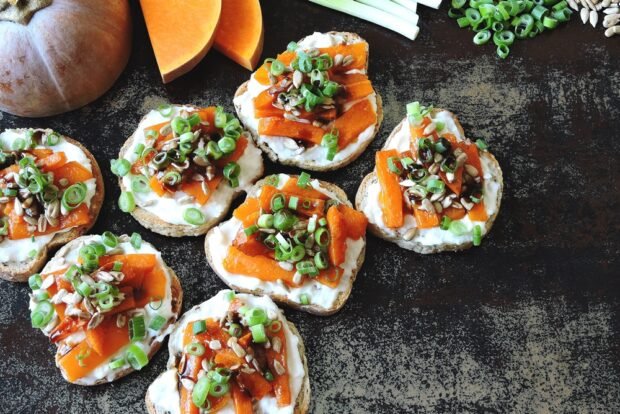 Bruschetta with pumpkin and cottage cheese