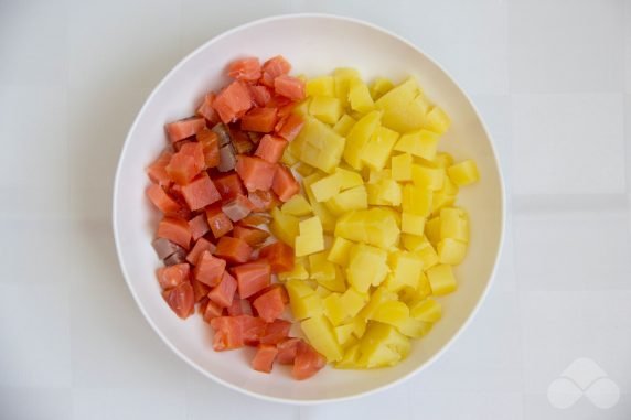 Hearty potato and red fish salad: photo of recipe preparation, step 1