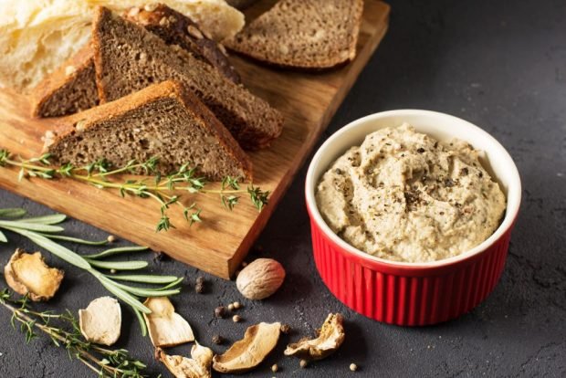 Wild mushroom pate