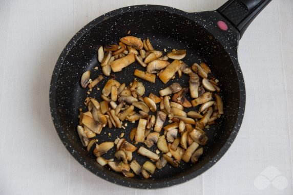 Salad with tofu, mushrooms and Peking cabbage: photo of recipe preparation, step 1