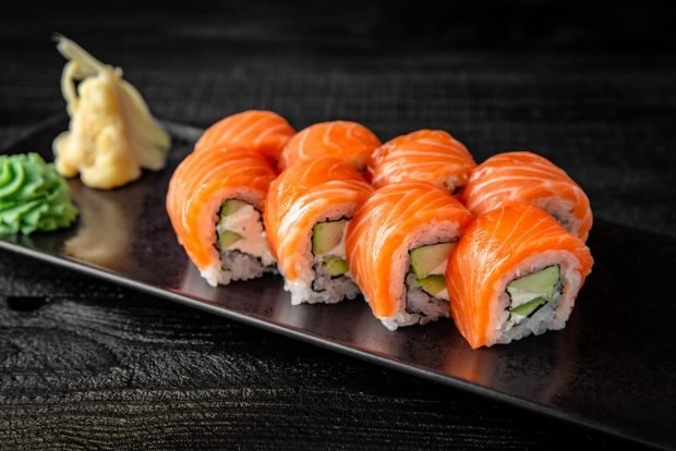 Philadelphia rolls with smoked salmon – a simple and delicious recipe, how to cook step by step