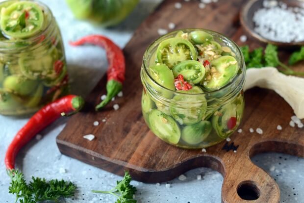 Pickled green tomatoes overnight