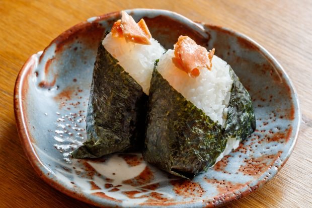 Onigiri from ordinary rice 