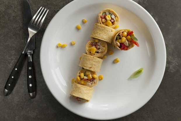 Lavash roll with chicken, pepper and corn is a simple and delicious recipe how to cook step by step