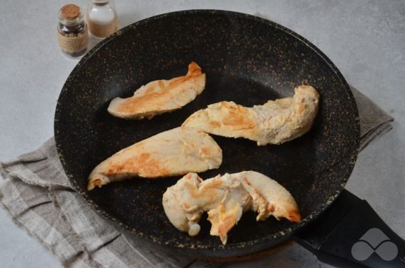 Meat salad of chicken, cherry tomatoes and greens: photo of recipe preparation, step 1