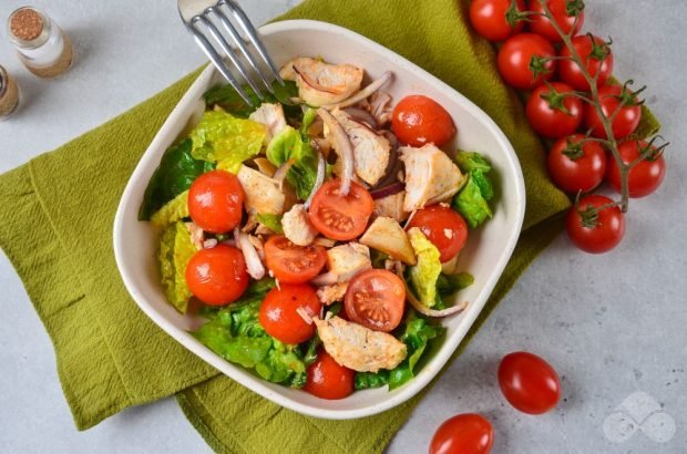 Meat salad of chicken, cherry tomatoes and greens