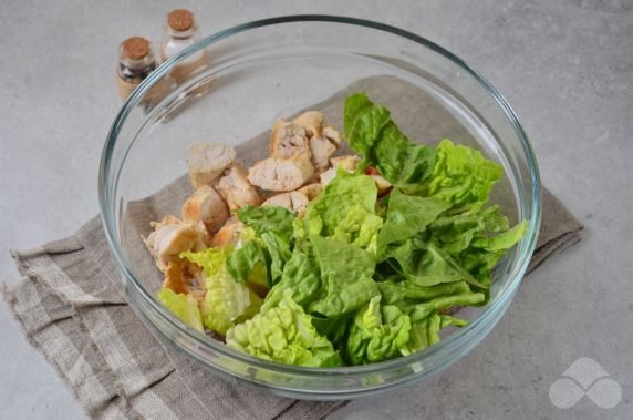 Meat salad of chicken, cherry tomatoes and greens: photo of recipe preparation, step 4