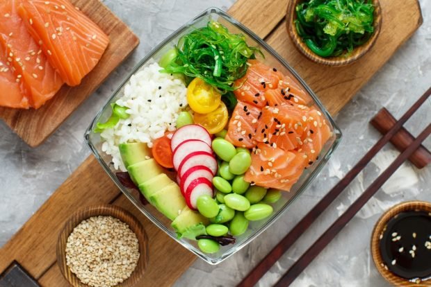 Poke with salmon