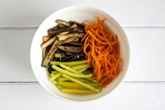 Fried eggplant and Korean carrot salad: photo of recipe preparation, step 6